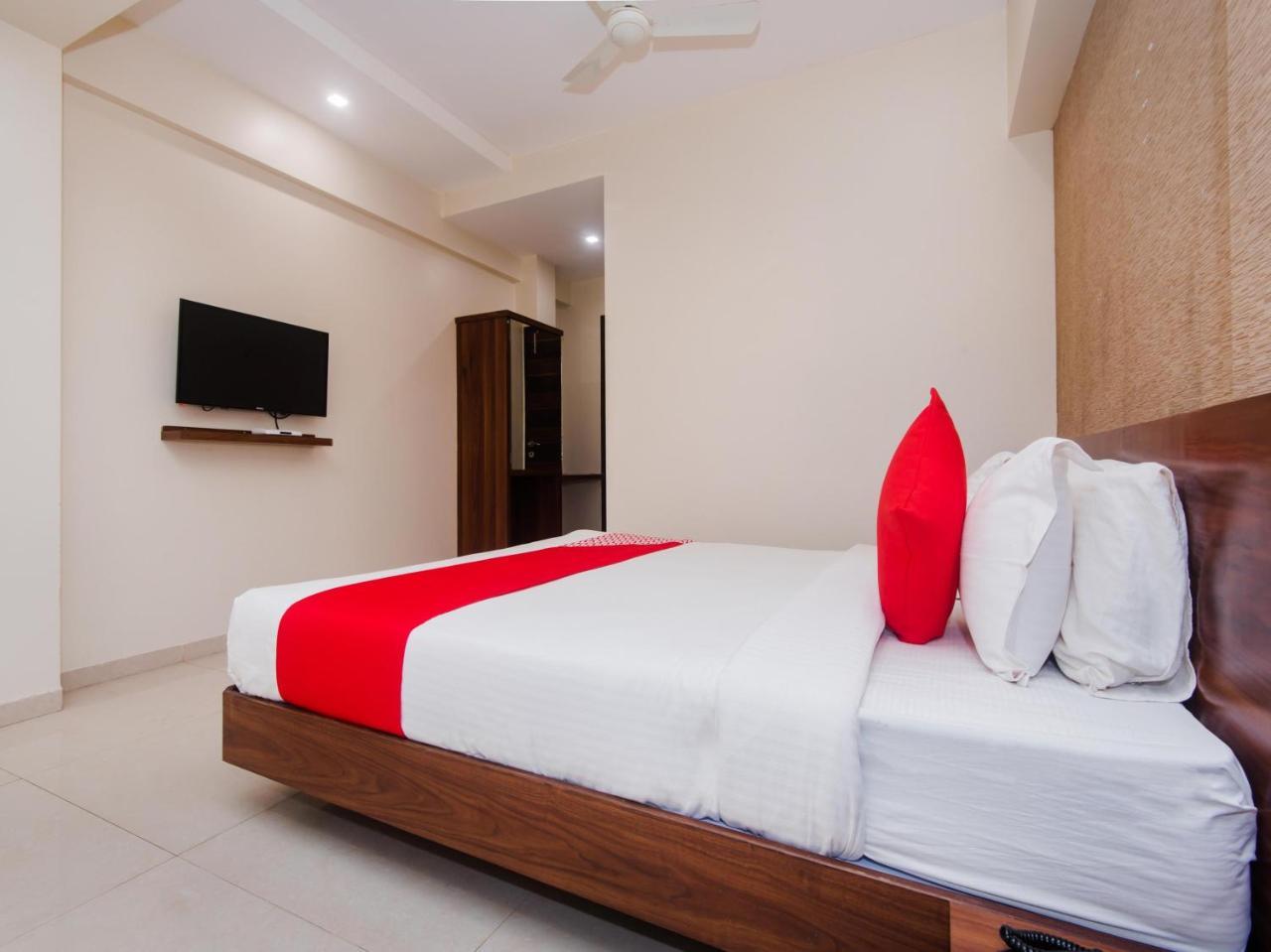 Hotel Park Inn Васаи Екстериор снимка